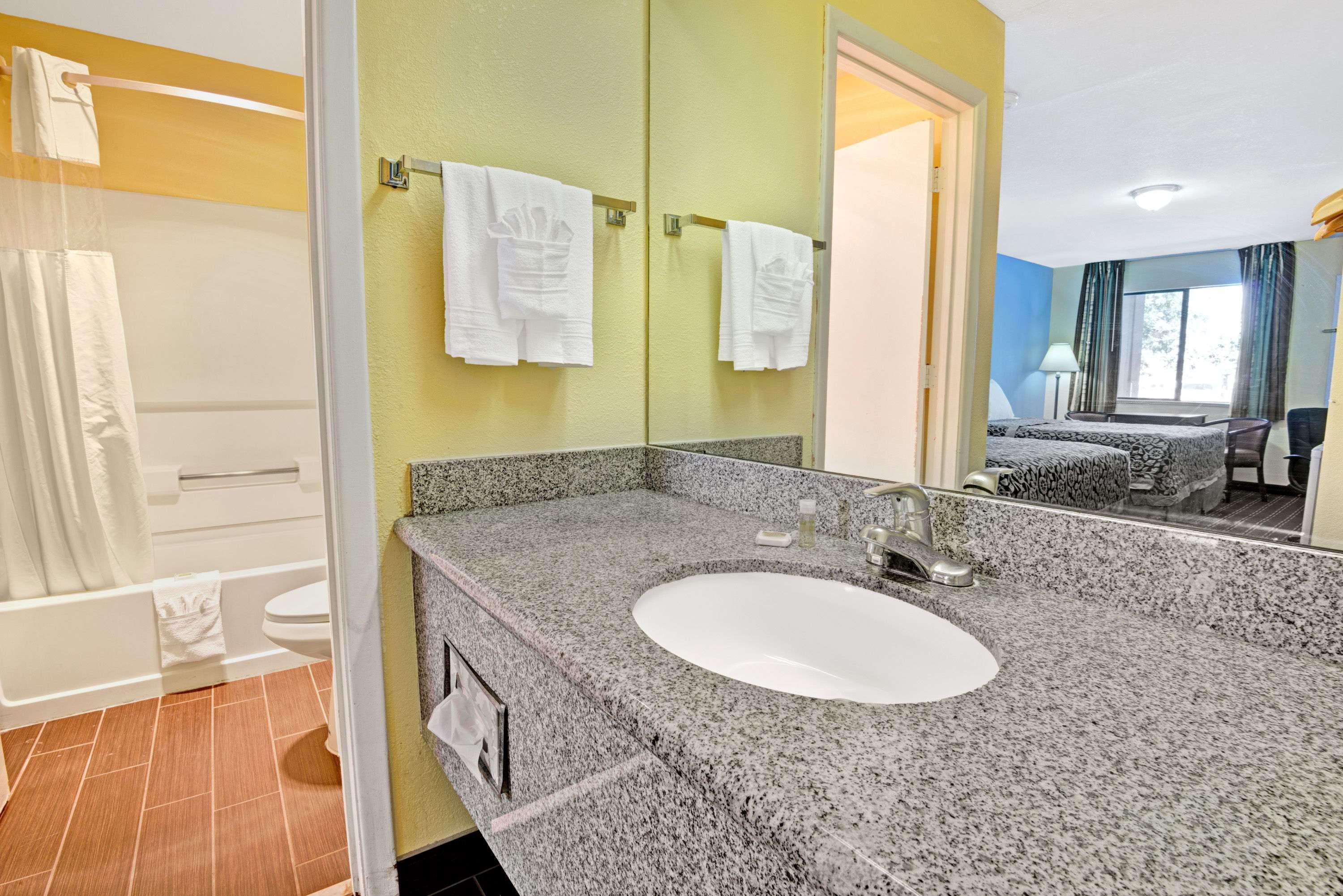 Days Inn By Wyndham Albuquerque West Екстер'єр фото