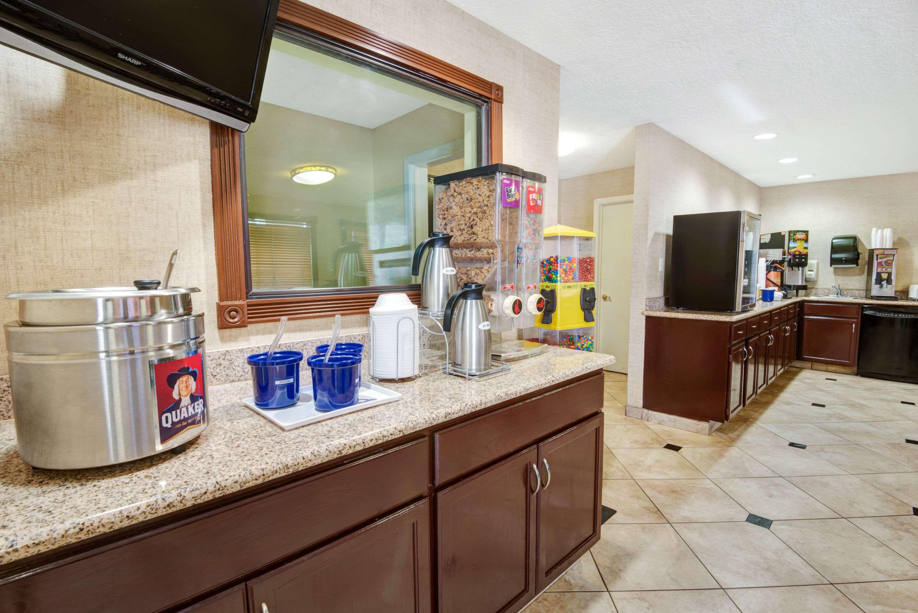 Days Inn By Wyndham Albuquerque West Екстер'єр фото