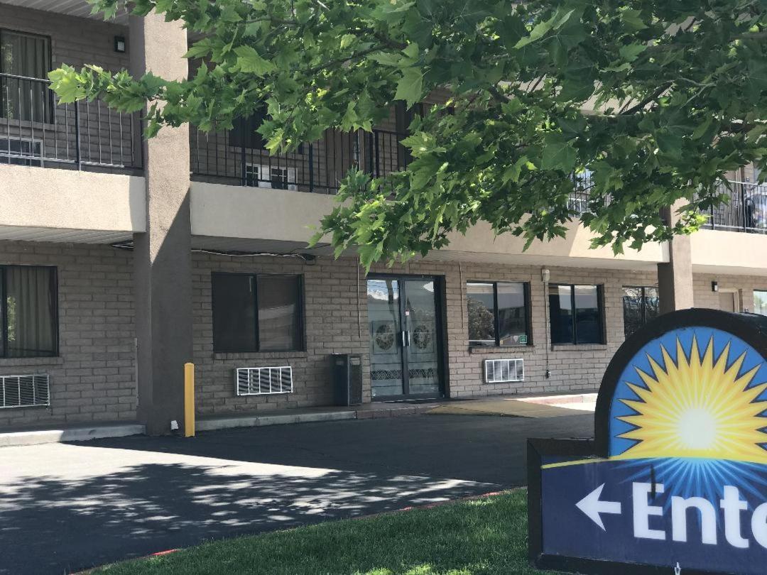 Days Inn By Wyndham Albuquerque West Екстер'єр фото